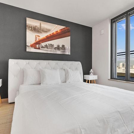Sky Apartman In Bratislava - With 2 Parking Places Exterior photo