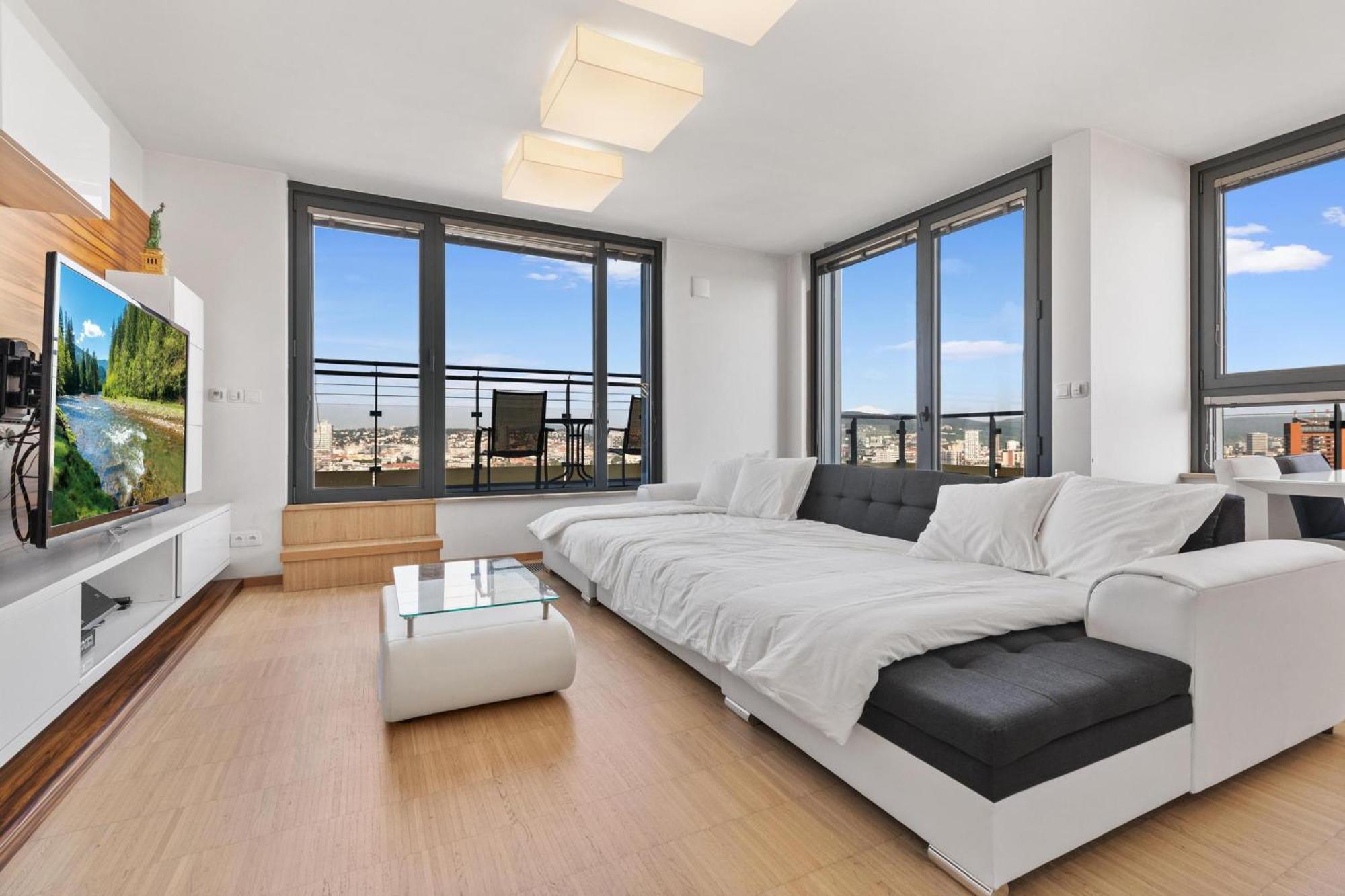 Sky Apartman In Bratislava - With 2 Parking Places Exterior photo