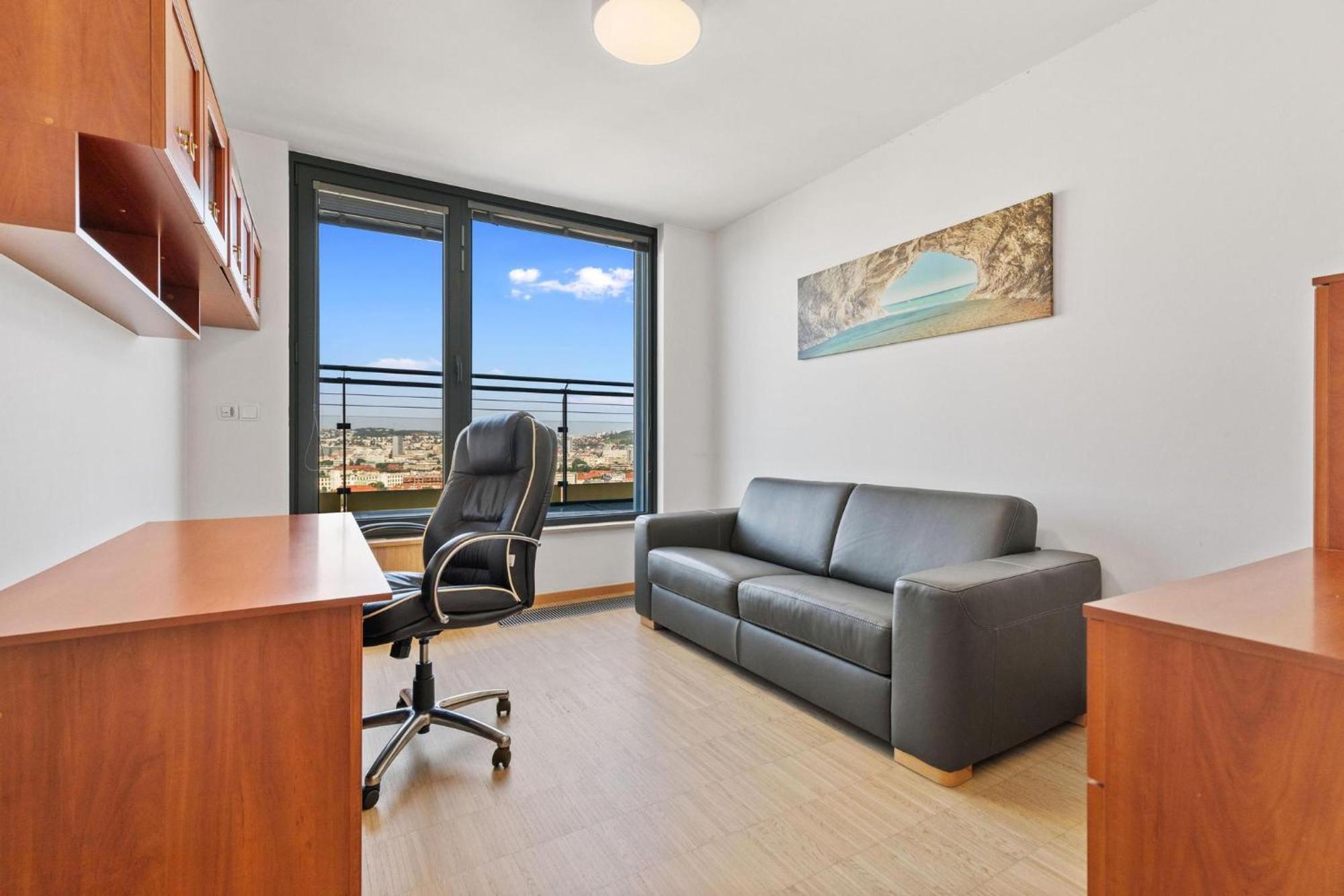 Sky Apartman In Bratislava - With 2 Parking Places Exterior photo