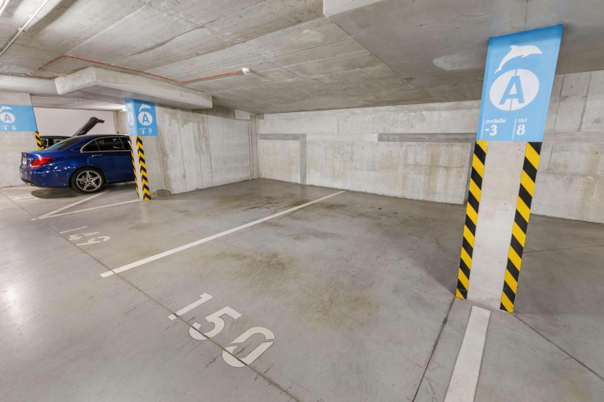 Sky Apartman In Bratislava - With 2 Parking Places Exterior photo