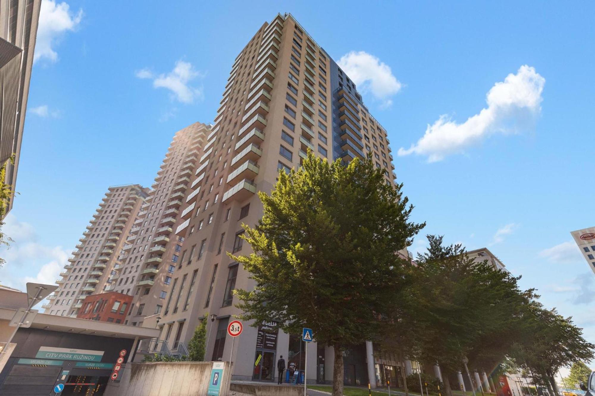 Sky Apartman In Bratislava - With 2 Parking Places Exterior photo