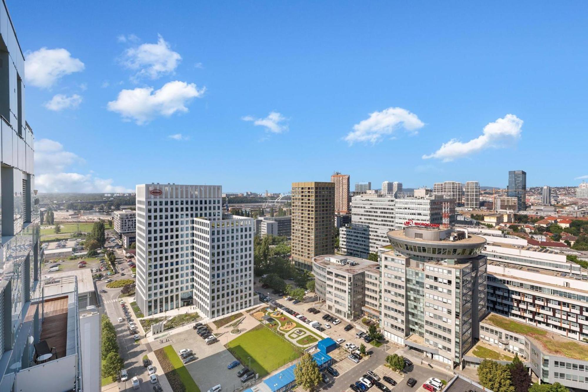 Sky Apartman In Bratislava - With 2 Parking Places Exterior photo